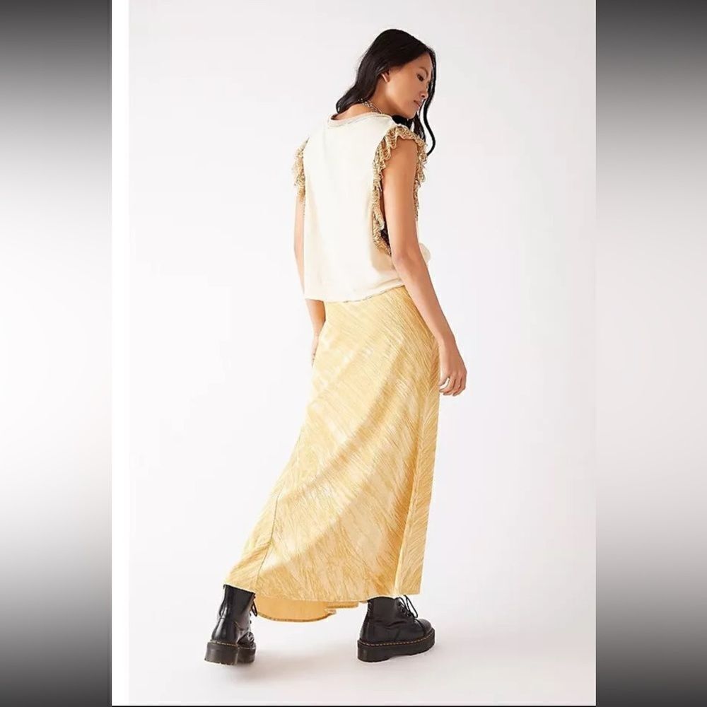 NWT Free People Noa Pull On Velvet Slip Skirt In Hay There Gold Yellow - Picture 2 of 3